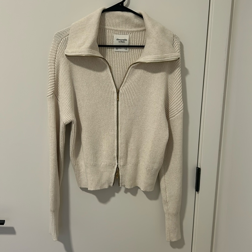 Women’s A&F sweater